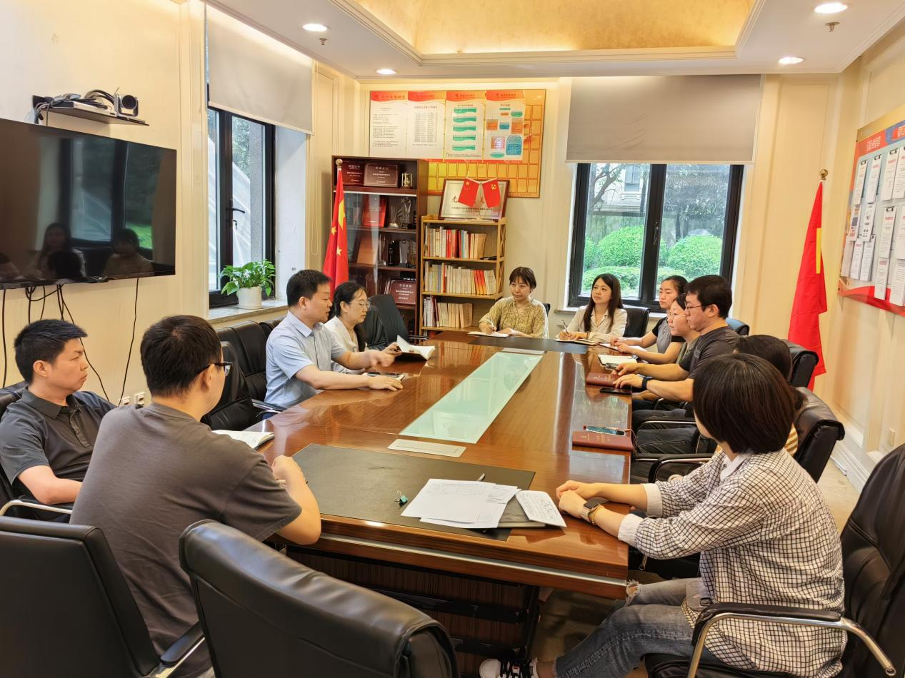 銅冠金源期貨有限公司黨支部組織黨員干部學習“中央紀委國家監(jiān)委公開通報十起違反中央八項規(guī)定精神典型問題”